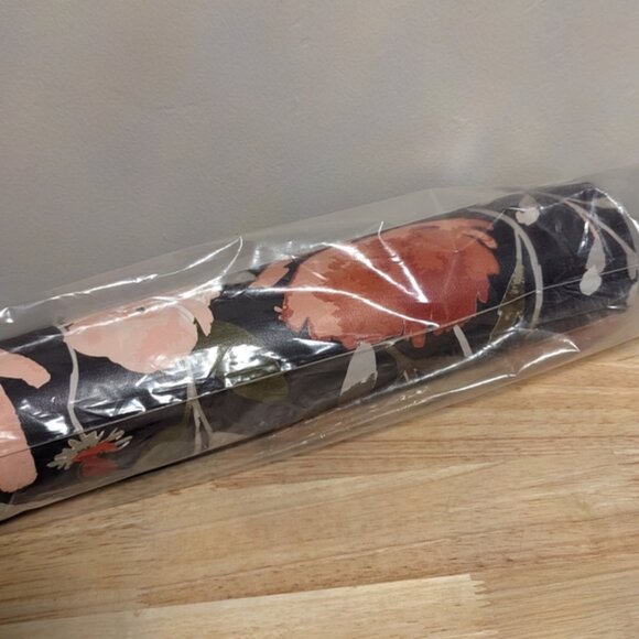 SPOONFLOWER Non Pasted Traditional Pebble Wallpaper Roll (24"x324") Popp… - Picture 3 of 4